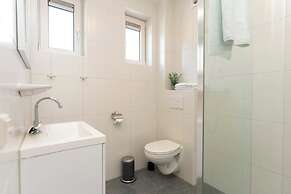 Pretty Holiday Home With Garden