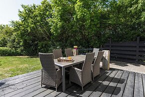 Pretty Holiday Home With Garden