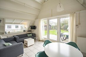 Radiant Seaside Holiday Home