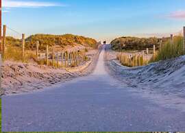 Cozy Beach Side Apartment