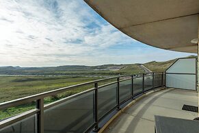 Lovely Apartment Beachside With Balcony