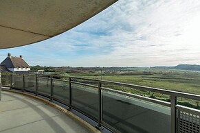 Lovely Apartment Beachside With Balcony