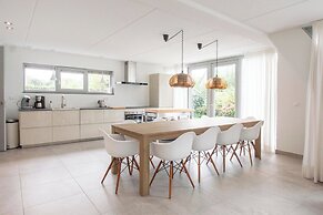 Luxury Holiday Home by Seaside and Dunes