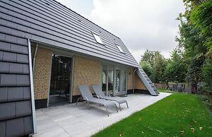 Luxury Holiday Home by Seaside and Dunes