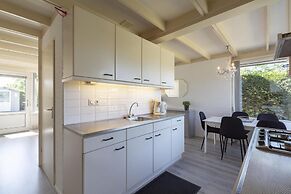 Welcoming Bungalow With Garden