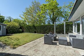 Welcoming Bungalow With Garden