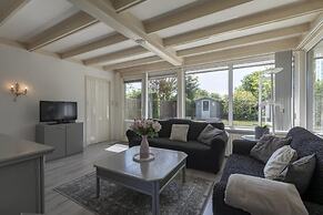 Welcoming Bungalow With Garden