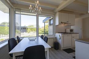 Welcoming Bungalow With Garden