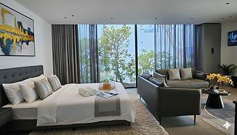 JBAY Beachfront Boutique Hotel
