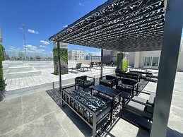 Splendid, Modern, and Cozy With Pool