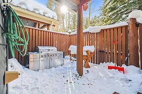 4 Bedroom Townhome Near Snowflake Lift - Walk to Slopes!