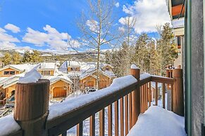4 Bedroom Townhome Near Snowflake Lift - Walk to Slopes!