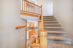 4 Bedroom Townhome Near Snowflake Lift - Walk to Slopes!