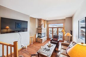 4 Bedroom Townhome Near Snowflake Lift - Walk to Slopes!