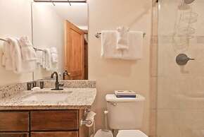 Premier 2 Bedroom Townhome Across From Snowflake Lift - Walk to Lifts