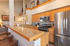 Premier 2 Bedroom Townhome Across From Snowflake Lift - Walk to Lifts