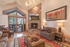 Premier 2 Bedroom Townhome Across From Snowflake Lift - Walk to Lifts