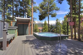 Premier 2 Bedroom Townhome Across From Snowflake Lift - Walk to Lifts