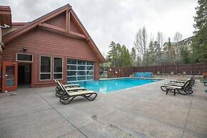 Premier 2 Bedroom Townhome Across From Snowflake Lift - Walk to Lifts