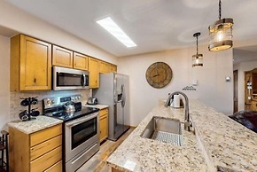 Renovated 2 Bedroom Condo Next to Snowflake Lift - Walk to Lifts and T