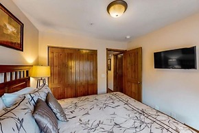 Renovated 2 Bedroom Condo Next to Snowflake Lift - Walk to Lifts and T