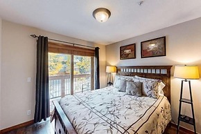 Renovated 2 Bedroom Condo Next to Snowflake Lift - Walk to Lifts and T