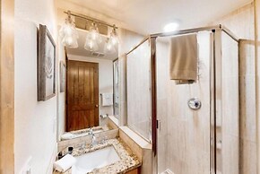 Renovated 2 Bedroom Condo Next to Snowflake Lift - Walk to Lifts and T