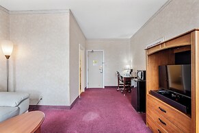 Royal Inn and Suites at Guelph