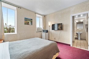 Royal Inn and Suites at Guelph