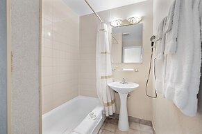 Royal Inn and Suites at Guelph