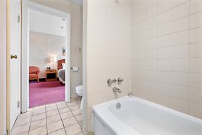 Royal Inn and Suites at Guelph