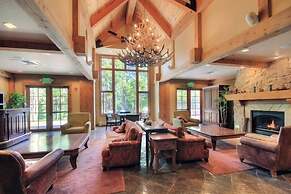 Mountain Thunder Lodge 2 Bedroom Condo - Ski In via Skyway Skiway!