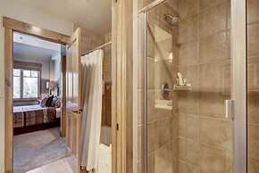 Mountain Thunder Lodge 2 Bedroom Condo - Ski In via Skyway Skiway!