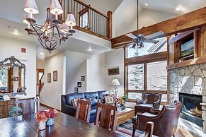 Ski-in/ski-out 3 Bedroom Townhome at Snowflake Lift With Private Hot T