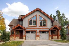 Ski-in/ski-out 3 Bedroom Townhome at Snowflake Lift With Private Hot T