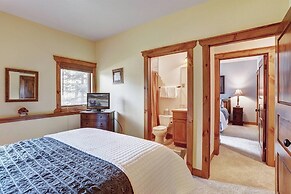 Ski-in/ski-out 3 Bedroom Townhome at Snowflake Lift With Private Hot T