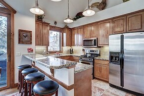 Ski-in/ski-out 3 Bedroom Townhome at Snowflake Lift With Private Hot T