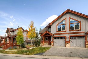 Ski-in/ski-out 3 Bedroom Townhome at Snowflake Lift With Private Hot T