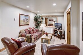 Ski-in/ski-out 3 Bedroom Townhome at Snowflake Lift With Private Hot T