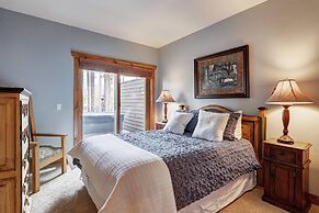 Ski-in/ski-out 3 Bedroom Townhome at Snowflake Lift With Private Hot T