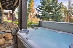 Ski-in/ski-out 3 Bedroom Townhome at Snowflake Lift With Private Hot T