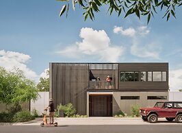 Frame Hotel - SoCo