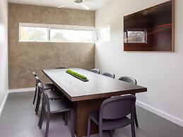 Frame Hotel - SoCo