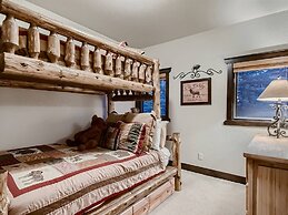 Luxury Ski in, Ski out 3 Bedroom Townhome at the Snowflake Lift - Sadd