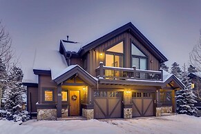 Luxury Ski in, Ski out 3 Bedroom Townhome at the Snowflake Lift - Sadd