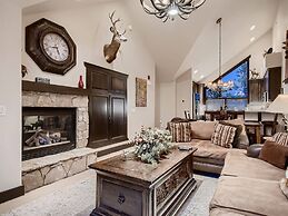 Luxury Ski in, Ski out 3 Bedroom Townhome at the Snowflake Lift - Sadd