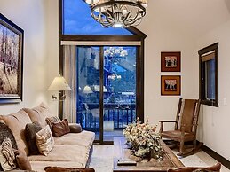 Luxury Ski in, Ski out 3 Bedroom Townhome at the Snowflake Lift - Sadd