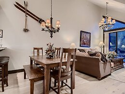 Luxury Ski in, Ski out 3 Bedroom Townhome at the Snowflake Lift - Sadd