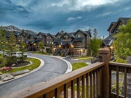 Luxury Ski in, Ski out 3 Bedroom Townhome at the Snowflake Lift - Sadd