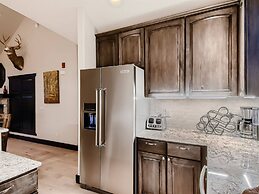 Luxury Ski in, Ski out 3 Bedroom Townhome at the Snowflake Lift - Sadd